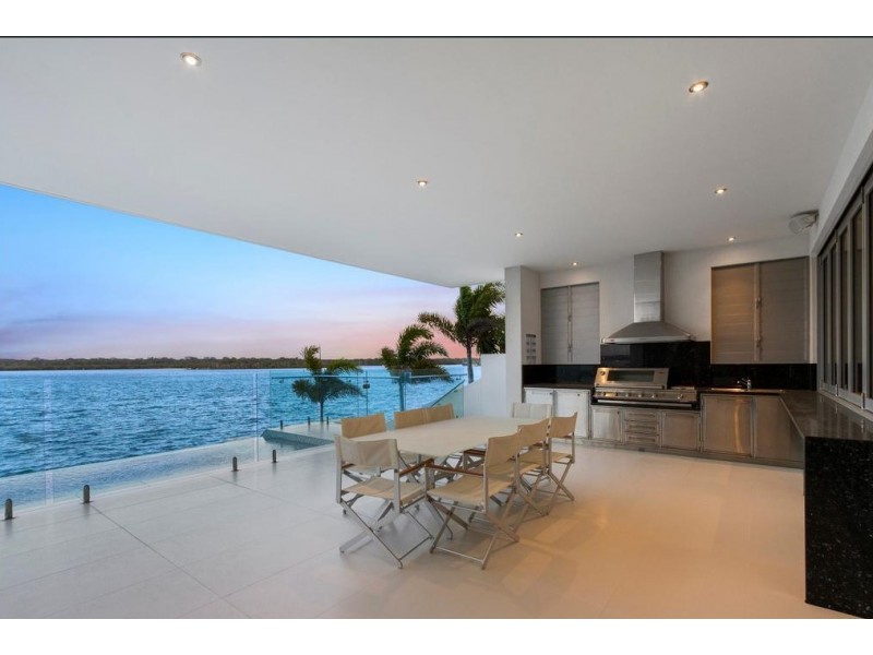 46 Knightsbridge Parade East, Sovereign Islands QLD 4216