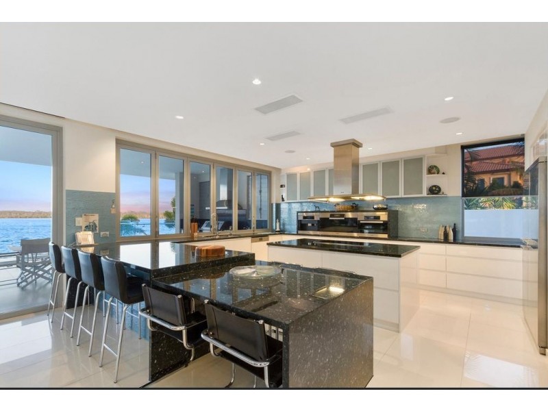 46 Knightsbridge Parade East, Sovereign Islands QLD 4216