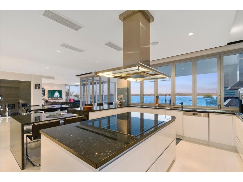 46 Knightsbridge Parade East, Sovereign Islands QLD 4216