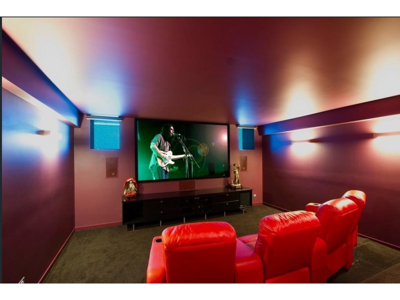 46 Knightsbridge Parade East, Sovereign Islands QLD 4216