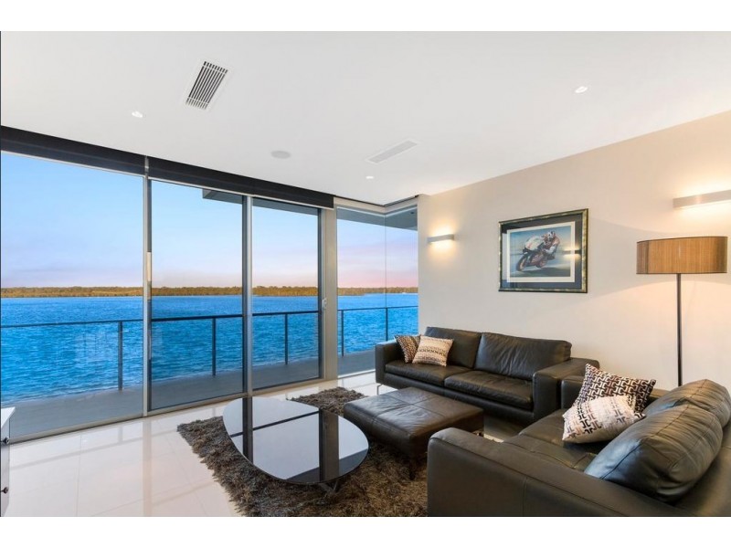 46 Knightsbridge Parade East, Sovereign Islands QLD 4216