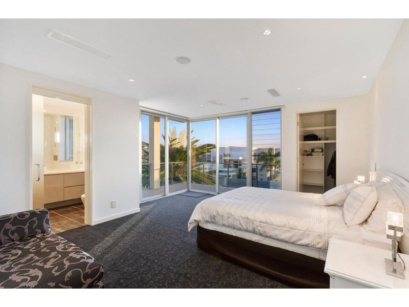 46 Knightsbridge Parade East, Sovereign Islands QLD 4216