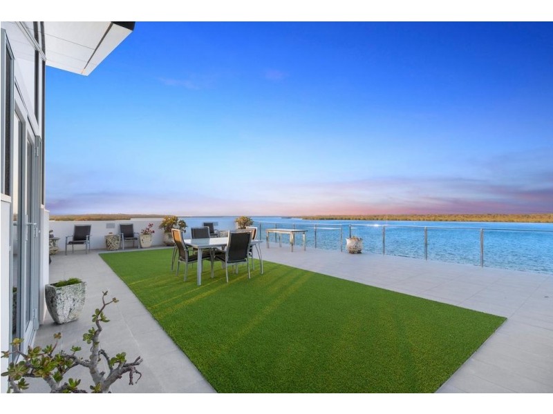 46 Knightsbridge Parade East, Sovereign Islands QLD 4216