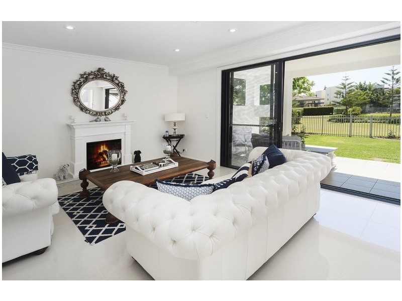 6157 Bolsena Cct, Hope Island QLD 4212