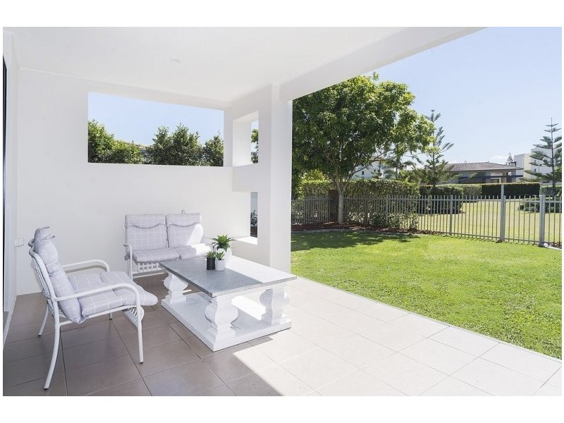 6157 Bolsena Cct, Hope Island QLD 4212
