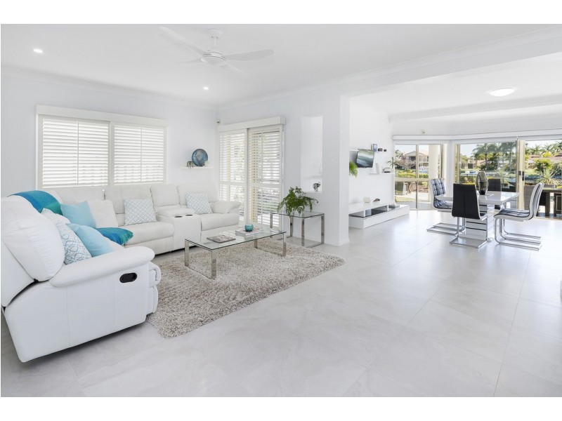 1055 Rosebank Way West, Hope Island QLD 4212