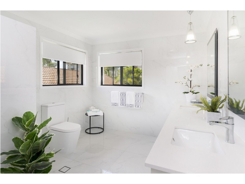 1055 Rosebank Way West, Hope Island QLD 4212