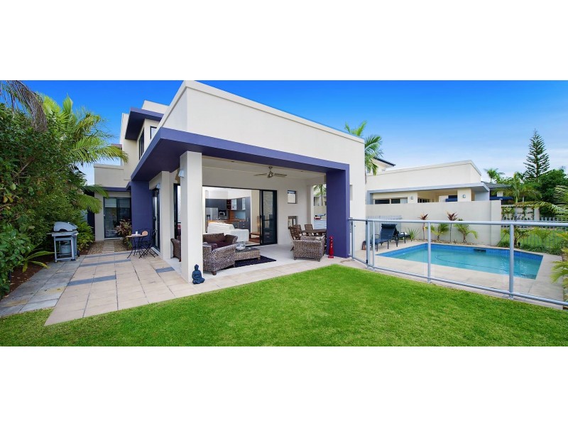 6113 Trasimeno Ave, Hope Island QLD 4212