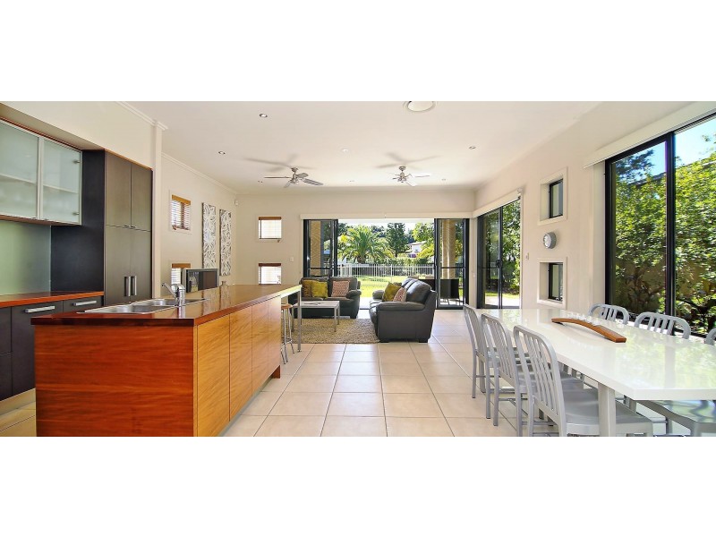 6113 Trasimeno Ave, Hope Island QLD 4212