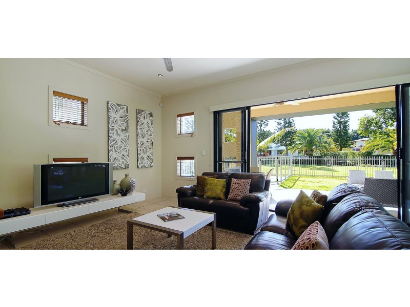 6113 Trasimeno Ave, Hope Island QLD 4212