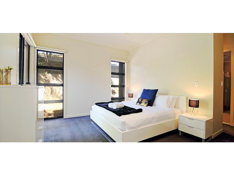 6113 Trasimeno Ave, Hope Island QLD 4212