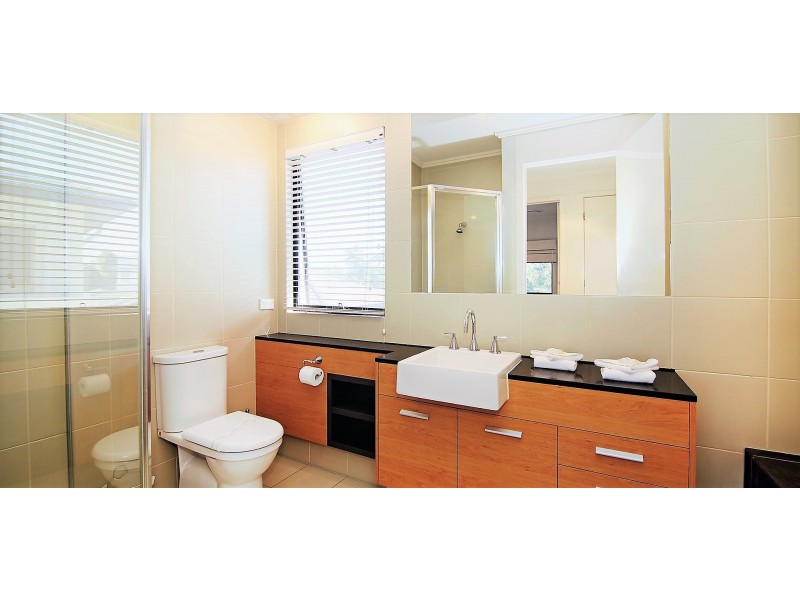 6113 Trasimeno Ave, Hope Island QLD 4212