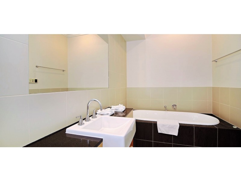 6113 Trasimeno Ave, Hope Island QLD 4212