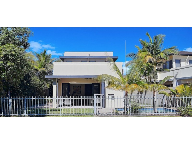 6113 Trasimeno Ave, Hope Island QLD 4212