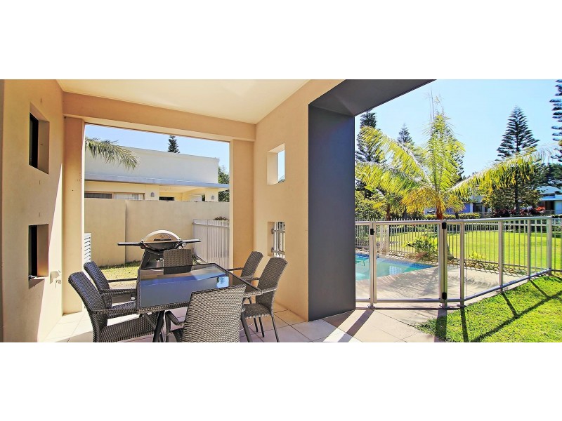 6113 Trasimeno Ave, Hope Island QLD 4212