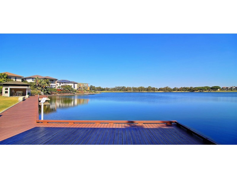 6113 Trasimeno Ave, Hope Island QLD 4212