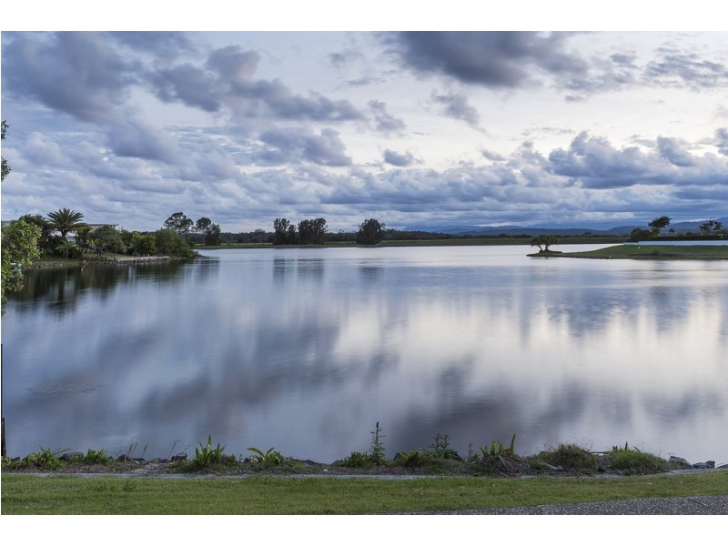 16 Serenity Boulevard, Helensvale QLD 4212