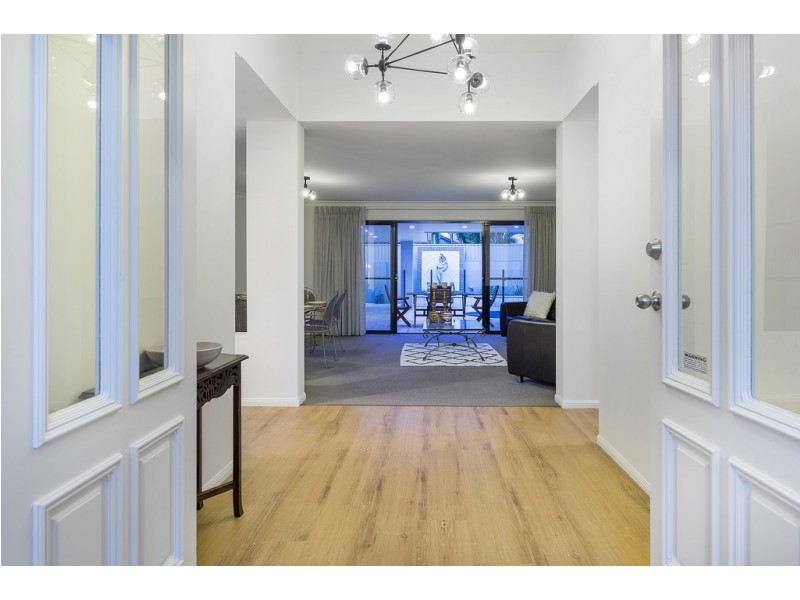 16 Serenity Boulevard, Helensvale QLD 4212