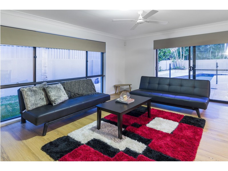 16 Serenity Boulevard, Helensvale QLD 4212