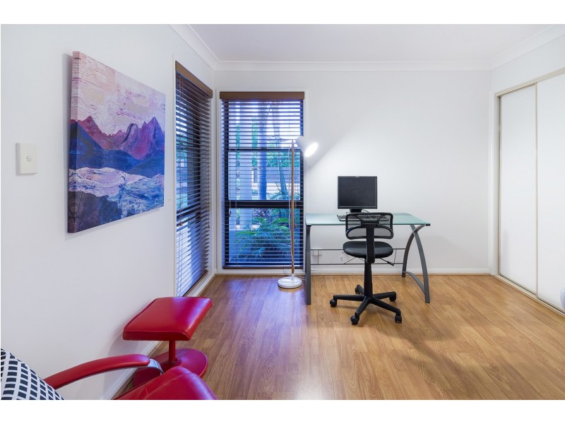 16 Serenity Boulevard, Helensvale QLD 4212