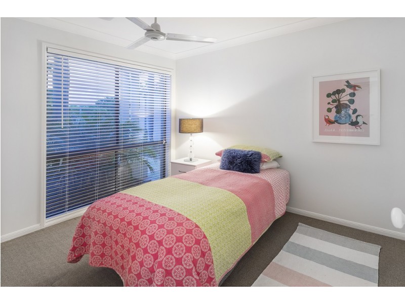 16 Serenity Boulevard, Helensvale QLD 4212