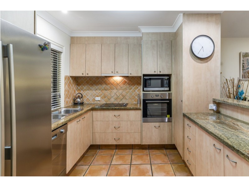 27 Ballybunyon Crescent, Hope Island QLD 4212