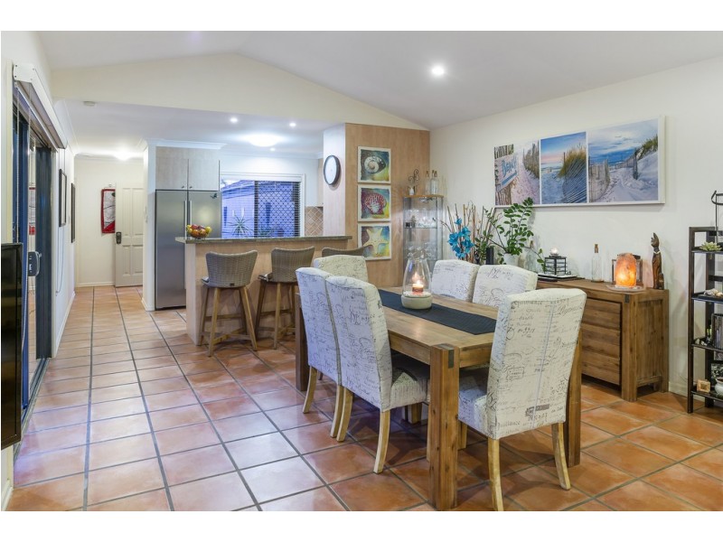 27 Ballybunyon Crescent, Hope Island QLD 4212