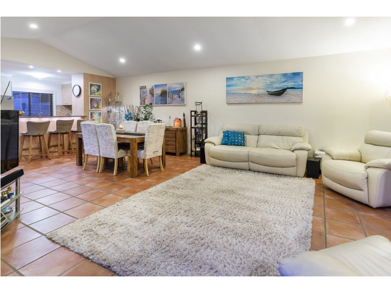 27 Ballybunyon Crescent, Hope Island QLD 4212