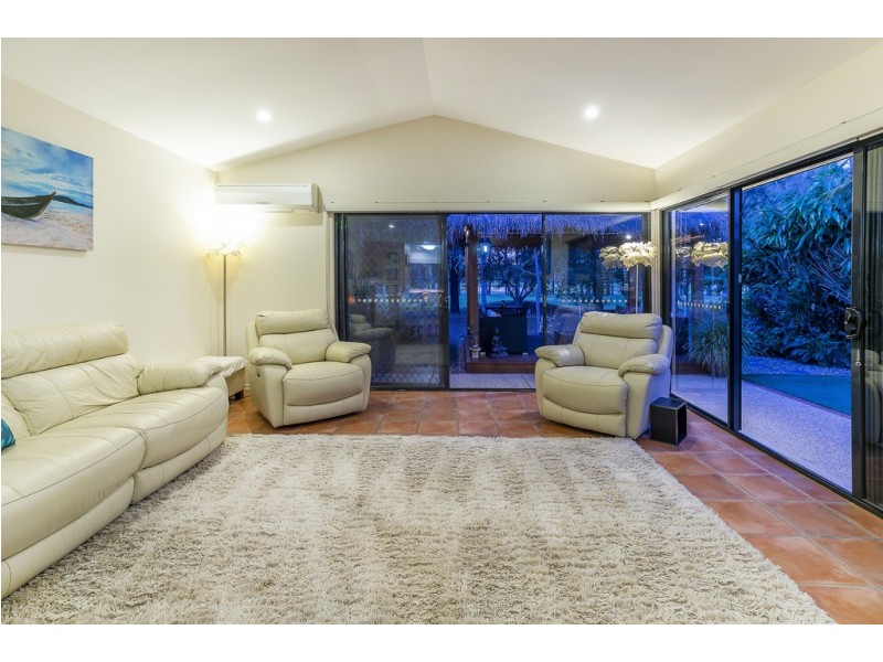 27 Ballybunyon Crescent, Hope Island QLD 4212