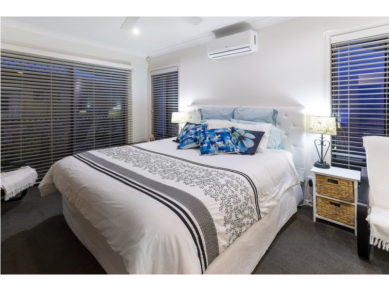27 Ballybunyon Crescent, Hope Island QLD 4212