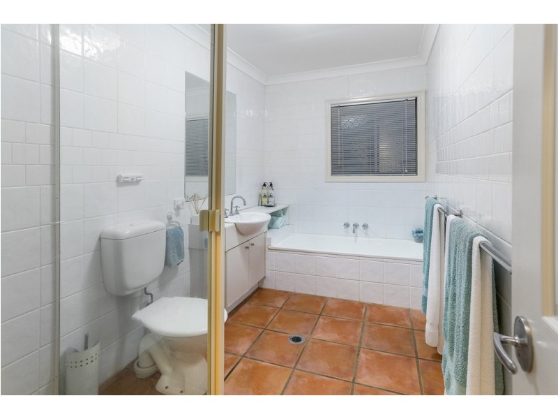 27 Ballybunyon Crescent, Hope Island QLD 4212