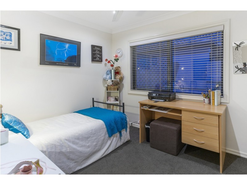 27 Ballybunyon Crescent, Hope Island QLD 4212