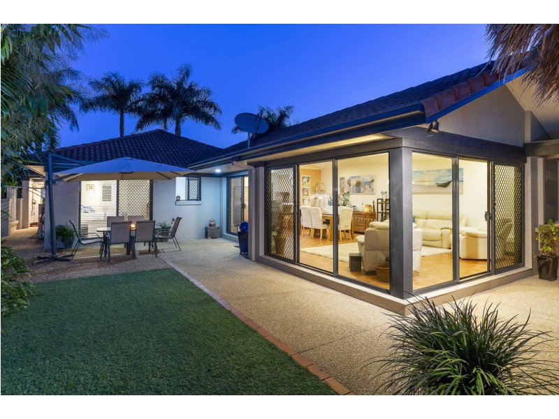 27 Ballybunyon Crescent, Hope Island QLD 4212