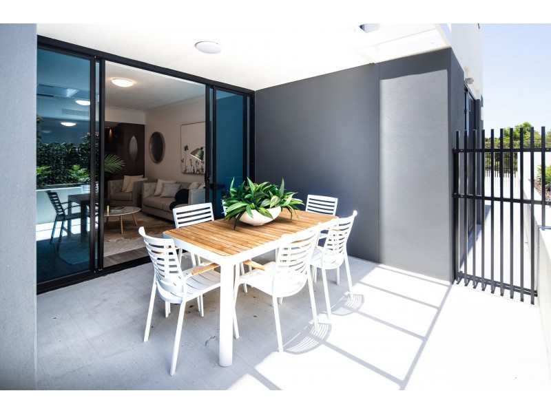 . Harbourview Avenue, Hope Island QLD 4212