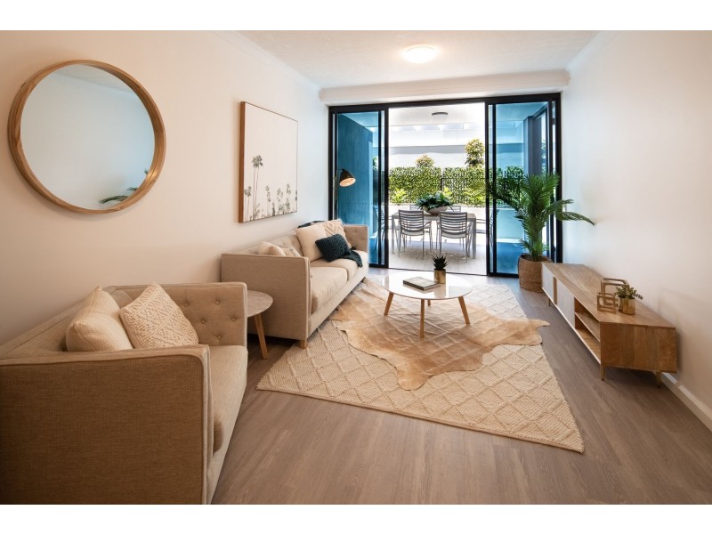 . Harbourview Avenue, Hope Island QLD 4212