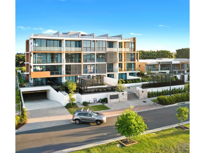 . Harbourview Avenue, Hope Island QLD 4212