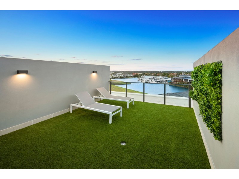 . Harbourview Avenue, Hope Island QLD 4212