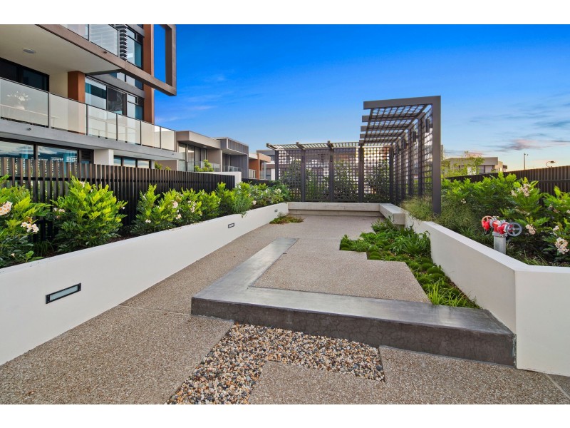 . Harbourview Avenue, Hope Island QLD 4212