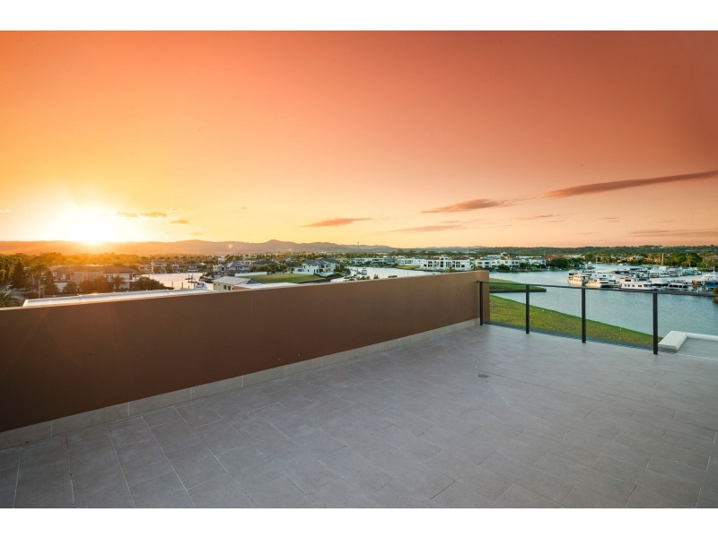 . Harbourview Avenue, Hope Island QLD 4212