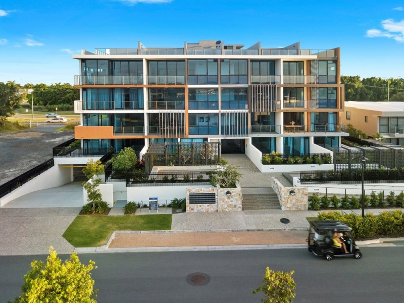. Harbourview Avenue, Hope Island QLD 4212