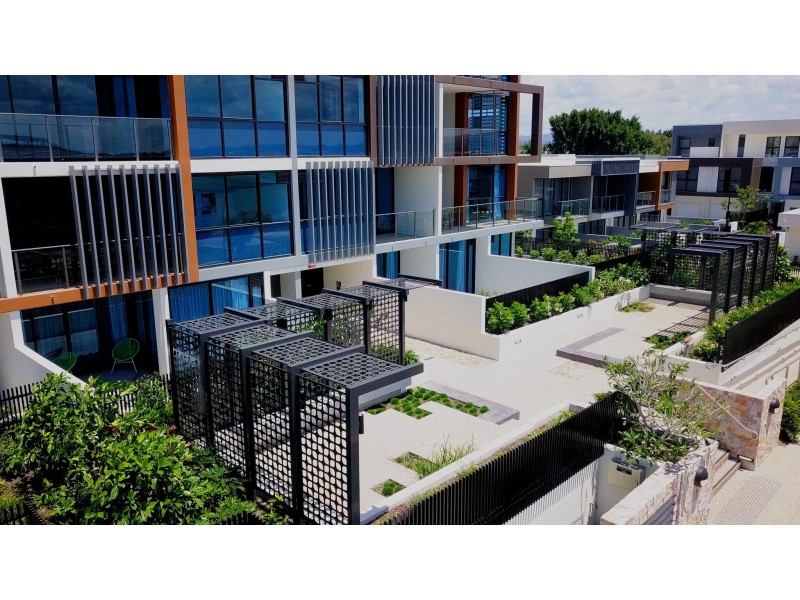 . Harbourview Avenue, Hope Island QLD 4212