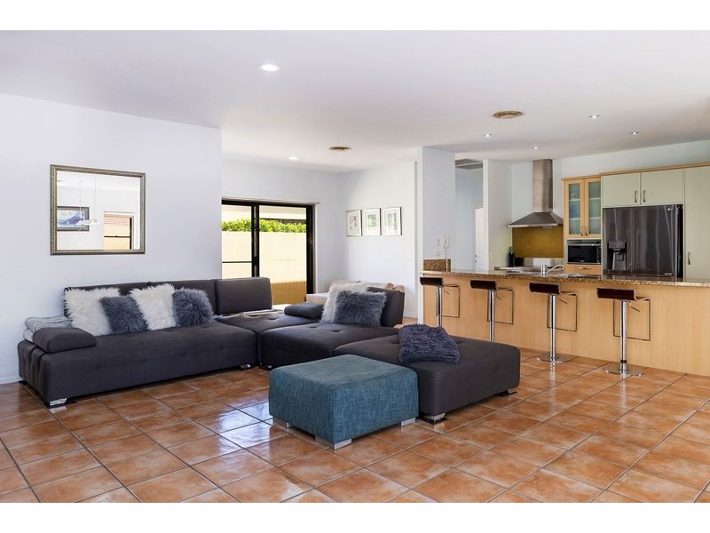 3288 Palladian Drive, Hope Island QLD 4212