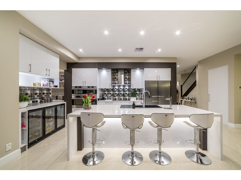 2252 Banksia Lakes Drive, Sanctuary Cove QLD 4212