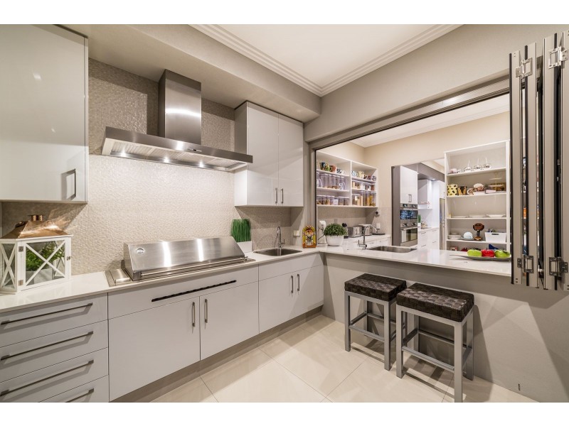 2252 Banksia Lakes Drive, Sanctuary Cove QLD 4212