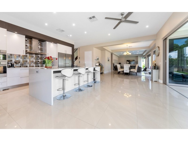 2252 Banksia Lakes Drive, Sanctuary Cove QLD 4212