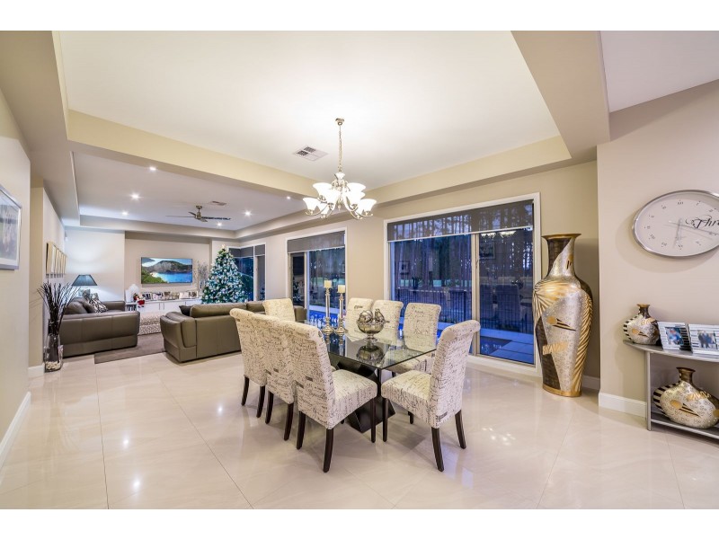 2252 Banksia Lakes Drive, Sanctuary Cove QLD 4212