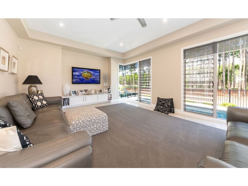 2252 Banksia Lakes Drive, Sanctuary Cove QLD 4212