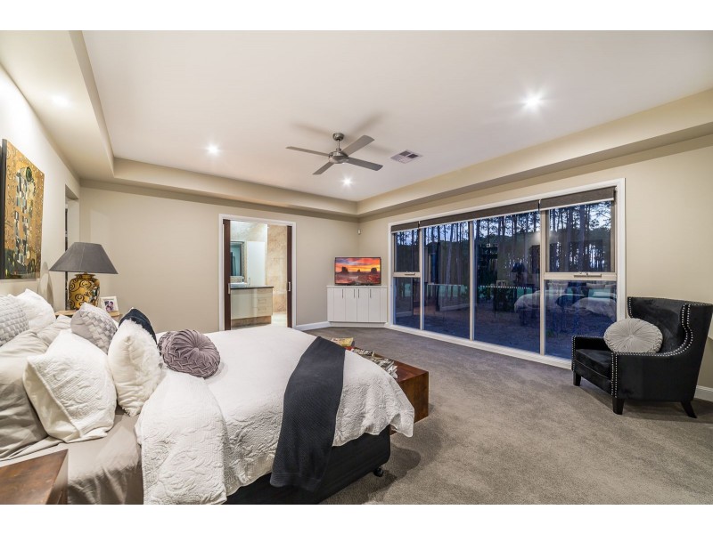 2252 Banksia Lakes Drive, Sanctuary Cove QLD 4212