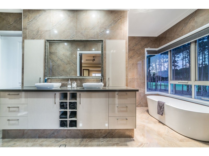 2252 Banksia Lakes Drive, Sanctuary Cove QLD 4212