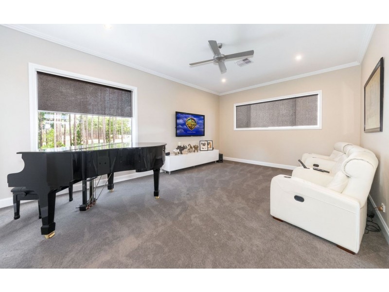 2252 Banksia Lakes Drive, Sanctuary Cove QLD 4212